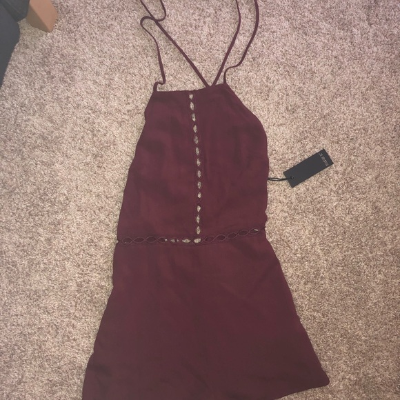 SUPER CUTE NEVER WORN BACKLESS STRAPPY ROMPER - Picture 1 of 5